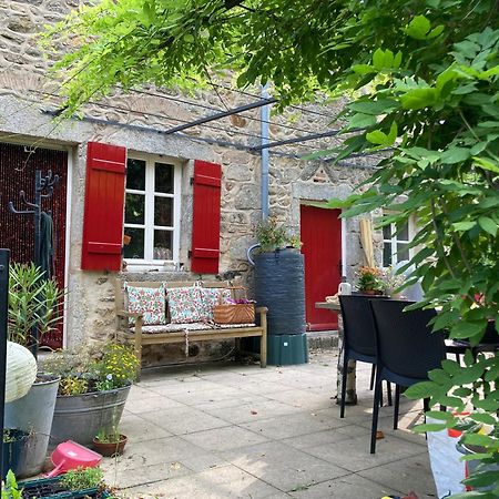 Haute Dône, een vakantiehuis met 2 slaapkamers, rust en natuur Luzy Exterior foto
