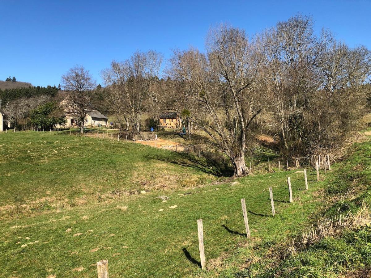 Haute Dône, een vakantiehuis met 2 slaapkamers, rust en natuur Luzy Exterior foto