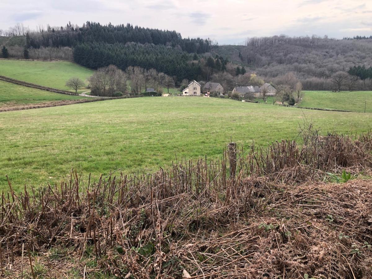 Haute Dône, een vakantiehuis met 2 slaapkamers, rust en natuur Luzy Exterior foto