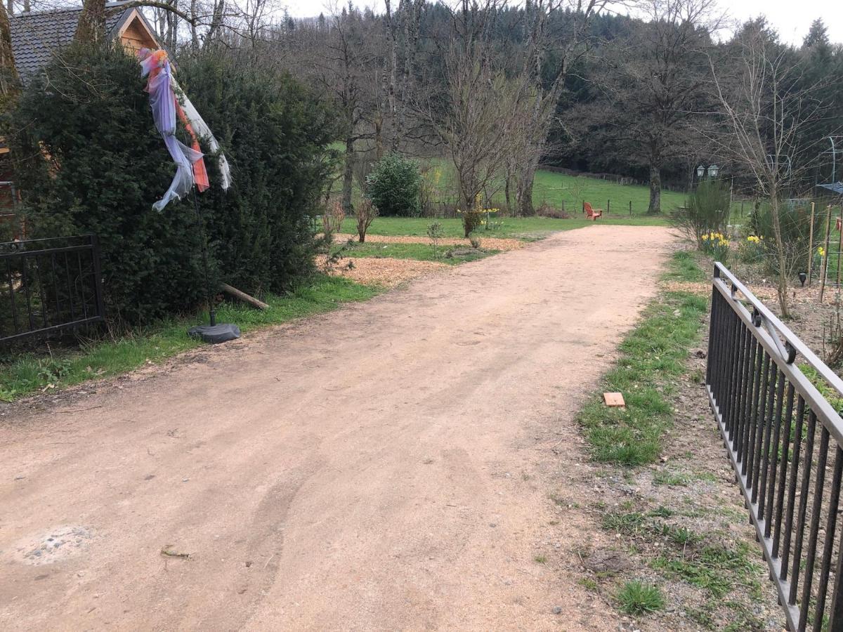 Haute Dône, een vakantiehuis met 2 slaapkamers, rust en natuur Luzy Exterior foto