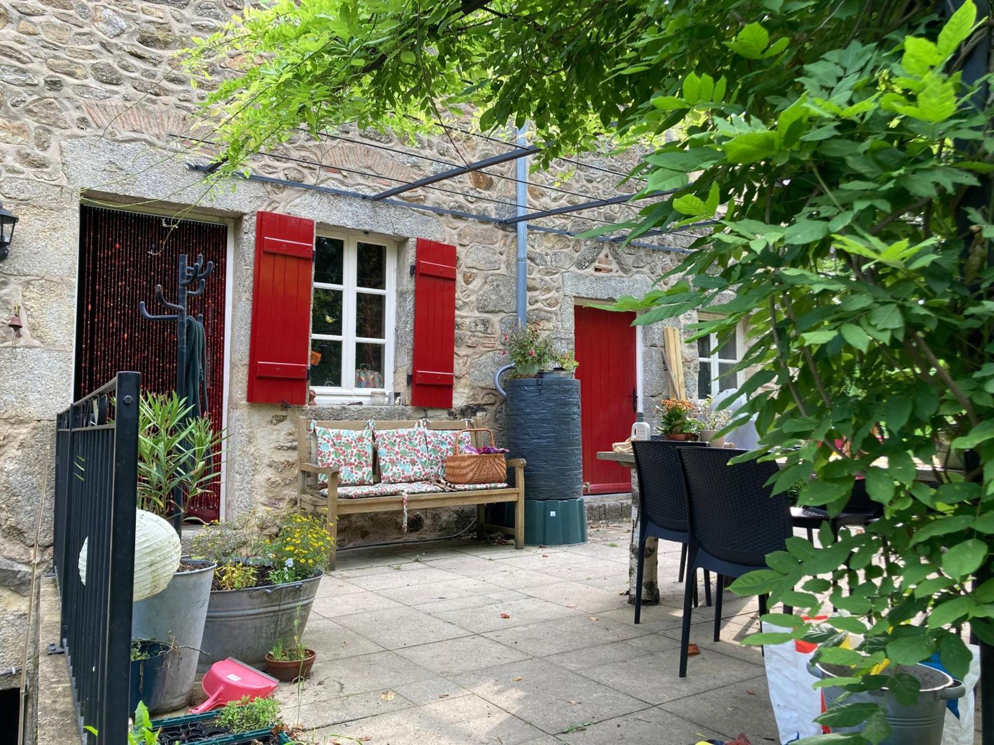 Haute Dône, een vakantiehuis met 2 slaapkamers, rust en natuur Luzy Exterior foto